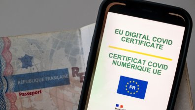 Франция прави задължително поставянето на бустерна доза