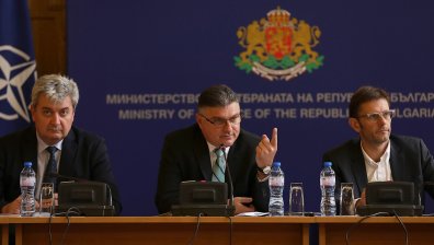 Министър Панайотов с разрития за скандални нарушения в МО