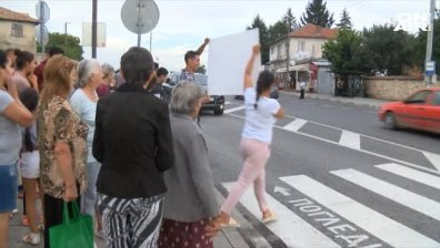 Жители на великотърновско село на протест: Искат поставяне на светофарна уредба