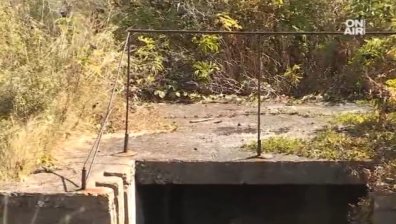 Задържаха двама разследващи журналисти и адвокат край Радомир