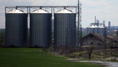 "Лукойл" е започнал процедура по продажба на рафинерията край Бургас