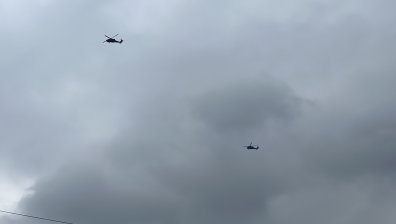 Вертолети от Въоръжените сили на САЩ летят над нашата страна