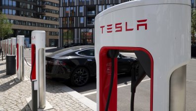 Пореден удар за Tesla: Изтеглят почти 300 000 автомобила от китайския пазар