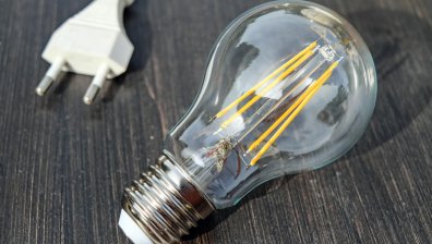 Великобритания въвежда по-висок таван на сметките за ток и газ