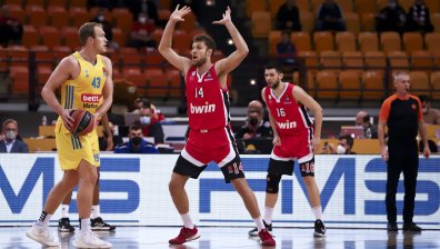 Везенков и "Олимпиакос" пречупиха мощно германския шампион "Алба"