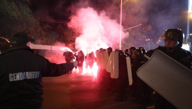 Фенове срещу полицаи в София - резултатът в СНИМКИ