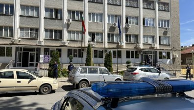 Арестант скочи от втория етаж на районно управление, в тежко състояние е