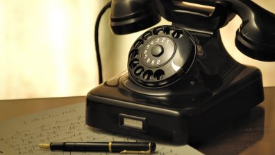 8300 лева полетяха от прозореца на 82-годишна силистренка