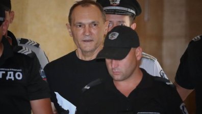 Васил Божков не се е прибрал доброволно у нас, бил е екстрадиран?