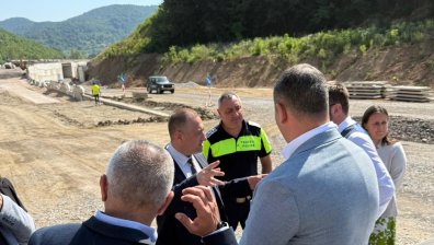 Разочарование за шофьори: Пътят Мездра - Ботевград не е готов и след крайния срок