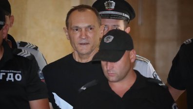 Втори ден разпитват Божков за "такса спокойствие" от 60 млн. лв.