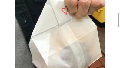 Клиент плати на пекарна 1000 долара за поничка