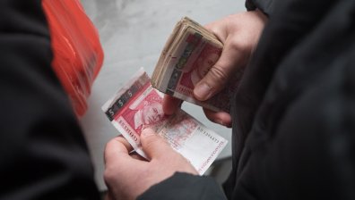 Рай за пенсионерите - общинари обмислят карти за намаления в магазини, театри, заведения