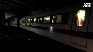 Влак с 240 пътници дерайлира в Базел