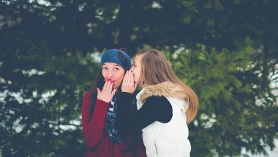 Женски хороскоп за декември: Бъдете внимателни с парите, някои планове ще се провалят