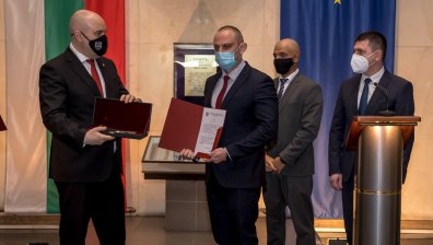 Гешев награди магистрати и полицаи за висок професионализъм