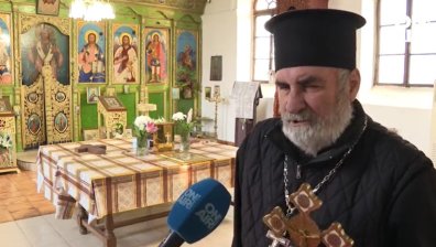 Руска, която живееше във фургон, трогна стотици българи, отец Николай ще я посети лично