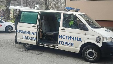 Много полиция в кв. "Подуяне" след кървавото убийство (СНИМКИ)