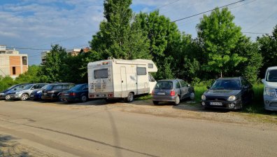 И отново: Паркиране в зелена площ, предвидена за детска площадка