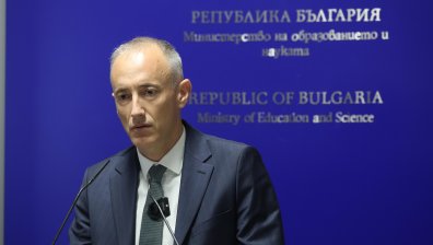 МОН окончателно: Религията няма да бъде задължителна за учениците