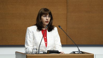 Управляващите обмислят коледни надбавки от 50 евро и по-висока минимална заплата