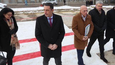 Министър Гвоздейков може и да остане след ротацията, ако получи покана