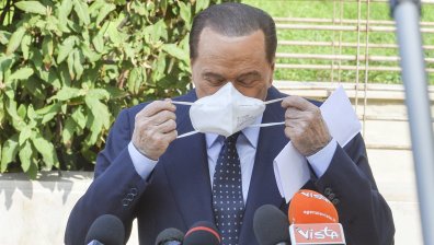 Отново приеха в болница Силвио Берлускони