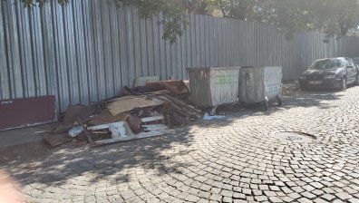 Сметосъбирането в София: Липсващи кофи за боклук, препълнени кошчета на детска площадка 