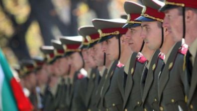 Доверието на българите в армията - най-високо от десетилетие насам