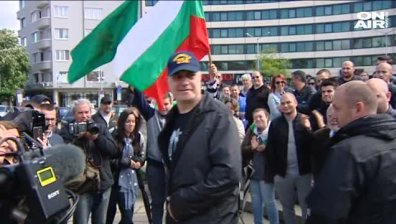 След законопроекта на ГЕРБ: Слави Трифонов "замразява" протестите
