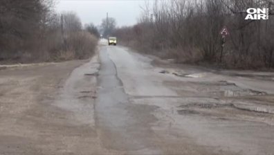 Разбита улица в Силистра редовно поврежда камиони и автомобили