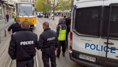 Трамвай блъсна 11-годишно момиче в центъра на София