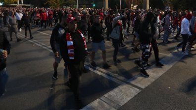 Феновете на ЦСКА блокираха Орлов мост в час пик след спорното решение на СОС за името на метростанцията