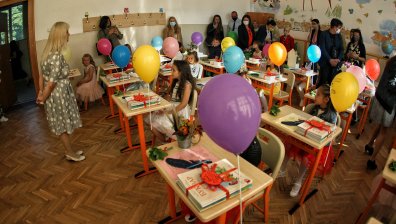 МОН: 2032 лв. да стане средната учителска заплата от 1 септември
