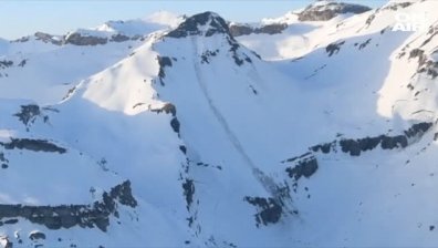 Лавина затрупа повече от десет души в Швейцарските Алпи