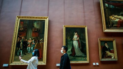 Франция и Великобритания връщат маските на закрито