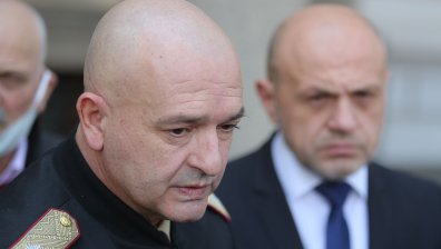 Църковните литургии по Великденските празници ще се отслужват навън