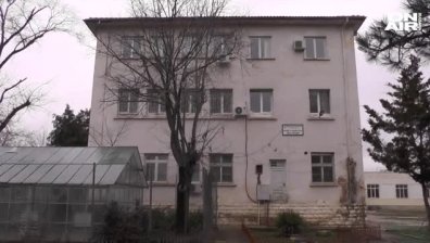 17-годишен полетя от третия етаж в Роман, в кома е