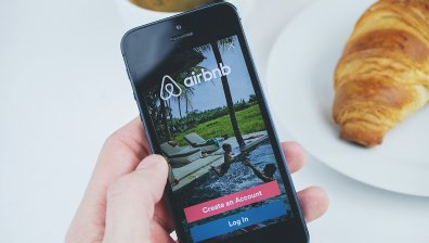 Как основателите на Airbnb загубиха $3 млрд. само за ден