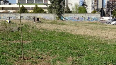 От Helpbook: Извършва се търговска дейност в тревните площи на столичен квартал