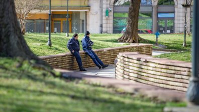 София опустя, полиция охранява паркове и градинки