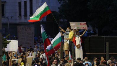 Задържаха жена с газово оръжие на протеста в събота в София