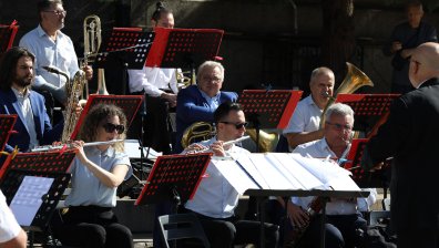 Музика и хоро на площада: София празнува Независимостта на България (ВИДЕО)