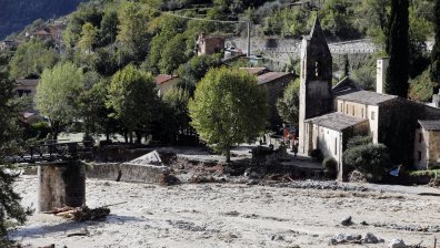 Двама загинали и 25 изчезнали, след като бурята "Алекс" вилня във Франция и Италия