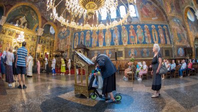 Църквата почита паметта на светите мъченици Адриан и Наталия