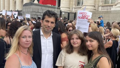 Петков на протеста в София: Като баща на три дъщери, ще се боря да няма такива трагедии