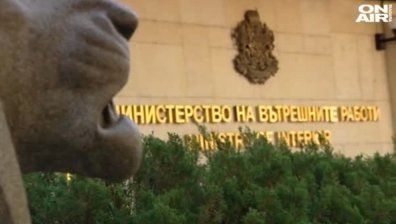 Пенсионирани чантаджии взимат и заплата, и пенсия от МВР