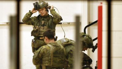 "Въоръжен и опасен. Не го доближавайте!": Люистън е под блокада след масовата стрелба