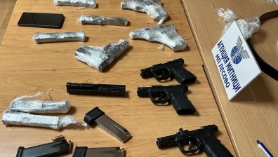 Откриха 6 пистолета и 96 патрона, скрити по тялото на турски тираджия
