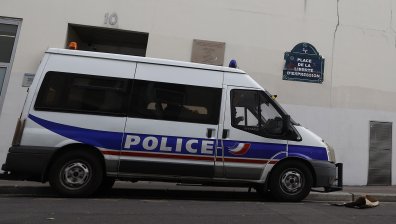 20-годишен намушка учител в училище във Франция и рани други двама